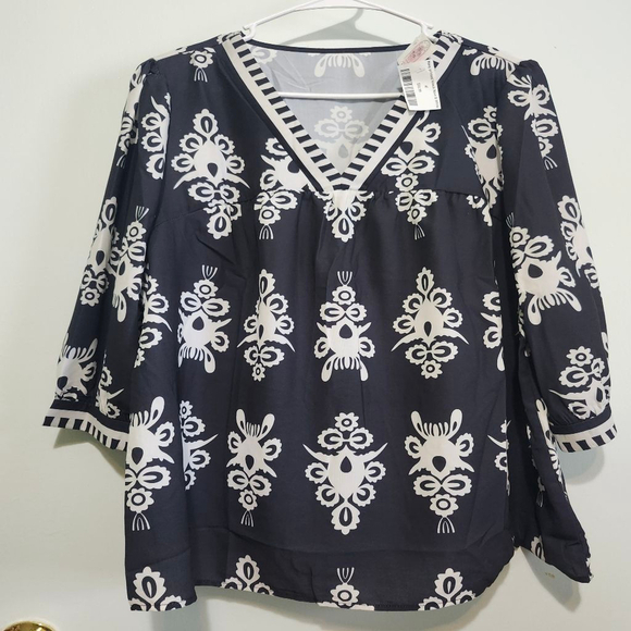 Unbranded Tops - Women's Unbranded Navy & White Printed V-Neck Tunic Top XL